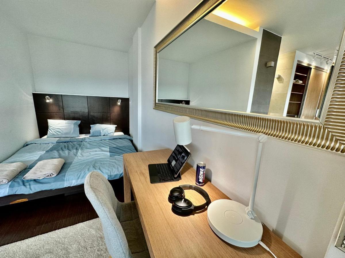 Top Metro X2 Fast Wifi 400 Mbs 70'Tv Netflix Hbo Max Appletv+ Disney+ Warsaw Exterior photo