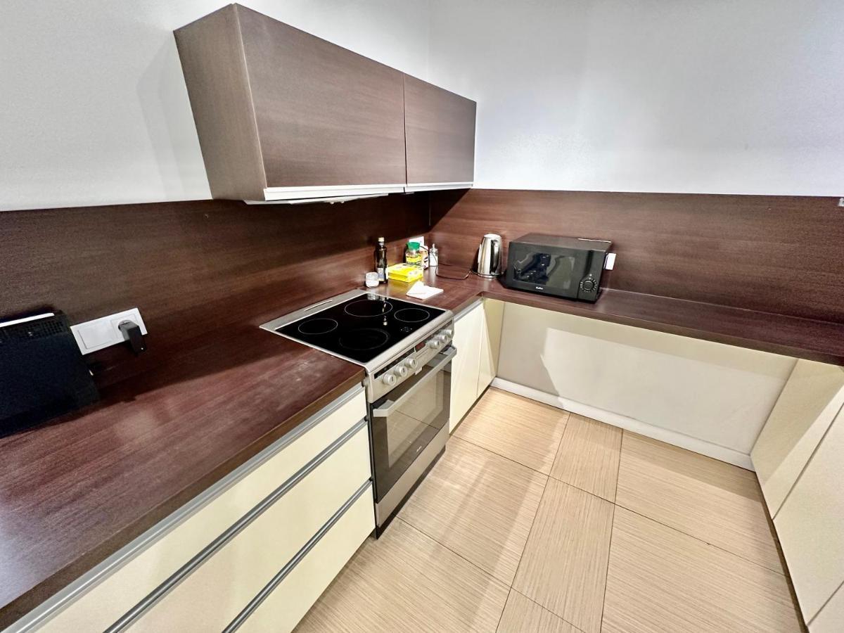 Top Metro X2 Fast Wifi 400 Mbs 70'Tv Netflix Hbo Max Appletv+ Disney+ Warsaw Exterior photo